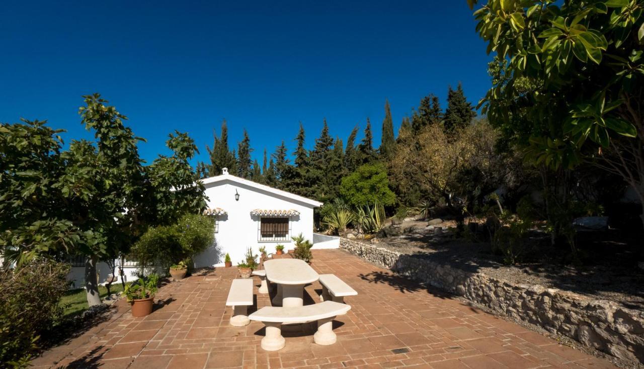 Private Heated Pool, Jacuzzi & 1225m2 Garden In Cipreses Frigiliana