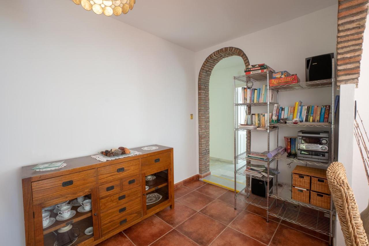 Private Heated Pool, Jacuzzi & 1225m2 Garden In Cipreses Willa