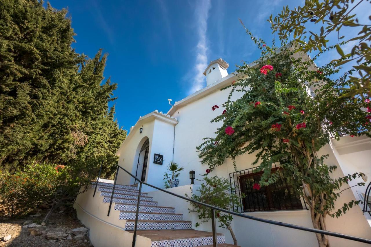 Private Heated Pool, Jacuzzi & 1225m2 Garden In Cipreses Frigiliana