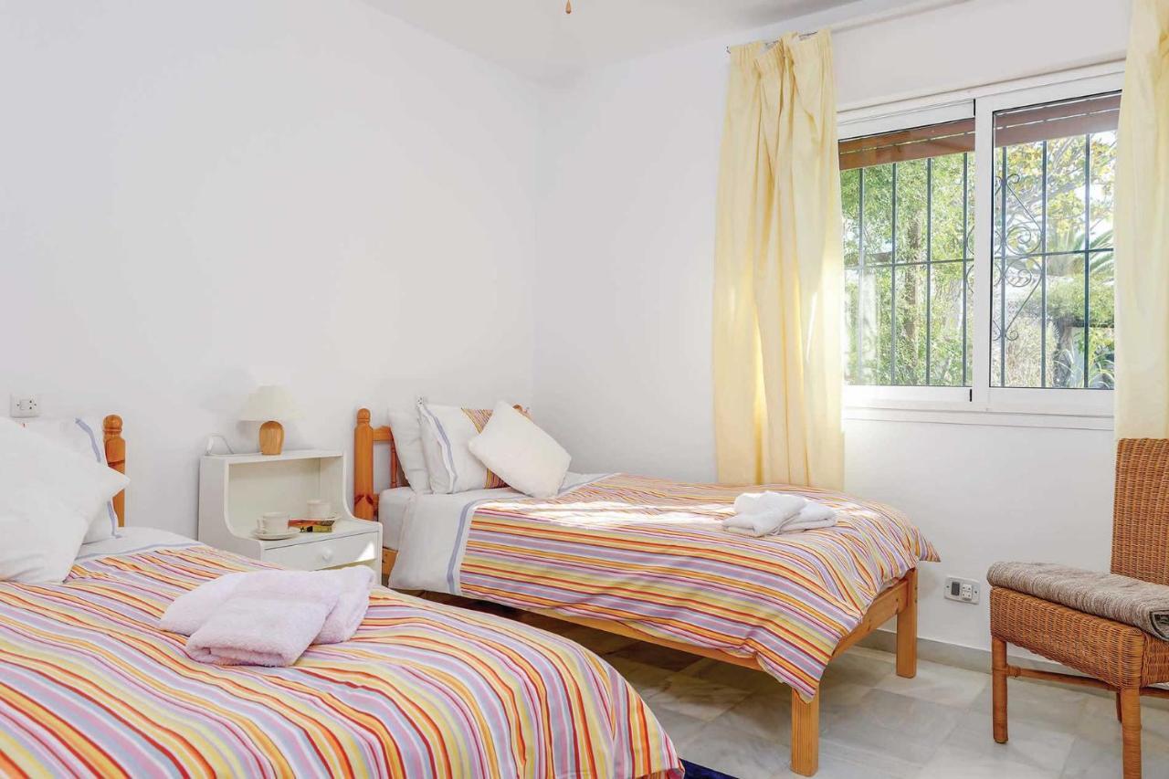 Private Heated Pool, Jacuzzi & 1225m2 Garden In Cipreses *