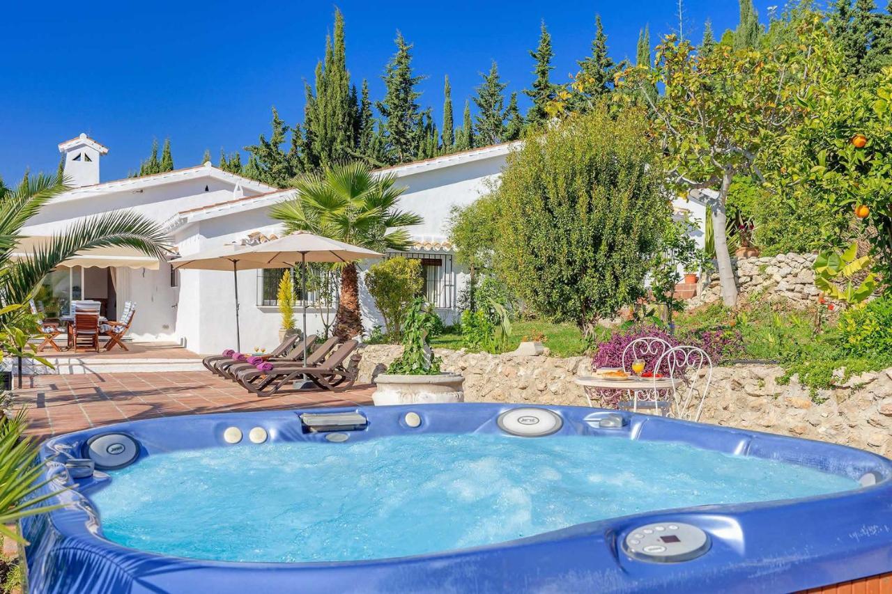 Villa Private Heated Pool, Jacuzzi & 1225m2 Garden In Cipreses *
