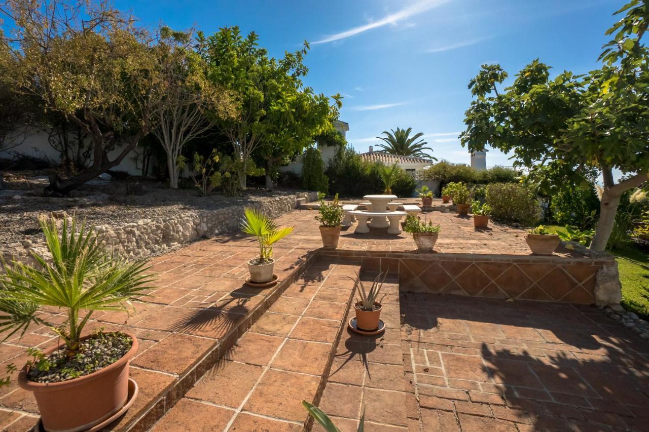 Private Heated Pool, Jacuzzi & 1225m2 Garden In Cipreses Villa *