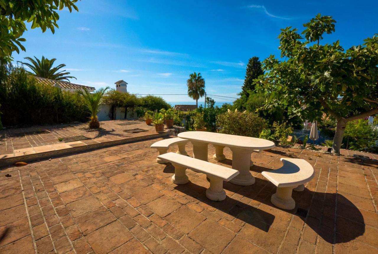 Private Heated Pool, Jacuzzi & 1225m2 Garden In Cipreses Villa Frigiliana