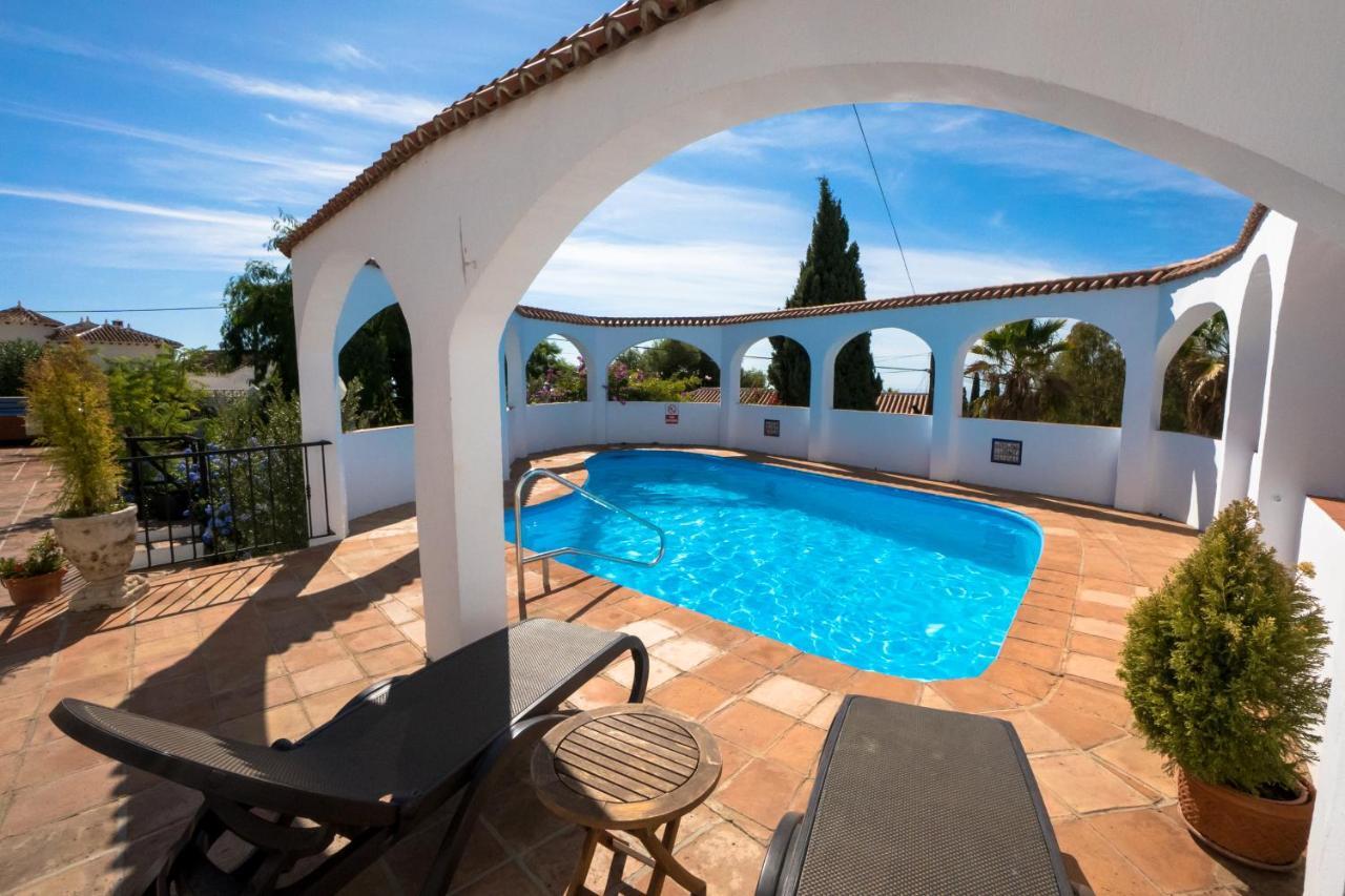Private Heated Pool, Jacuzzi & 1225m2 Garden In Cipreses