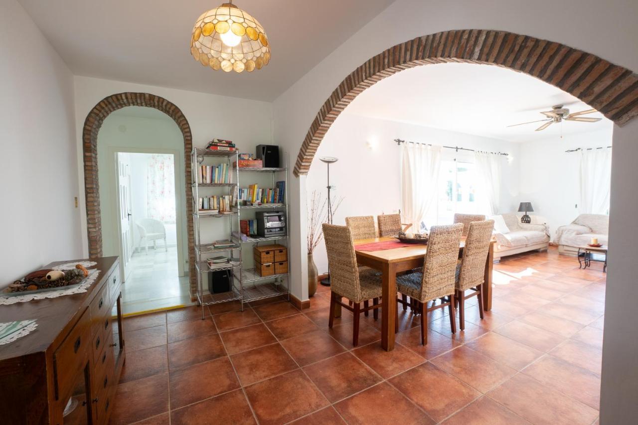 Private Heated Pool, Jacuzzi & 1225m2 Garden In Cipreses