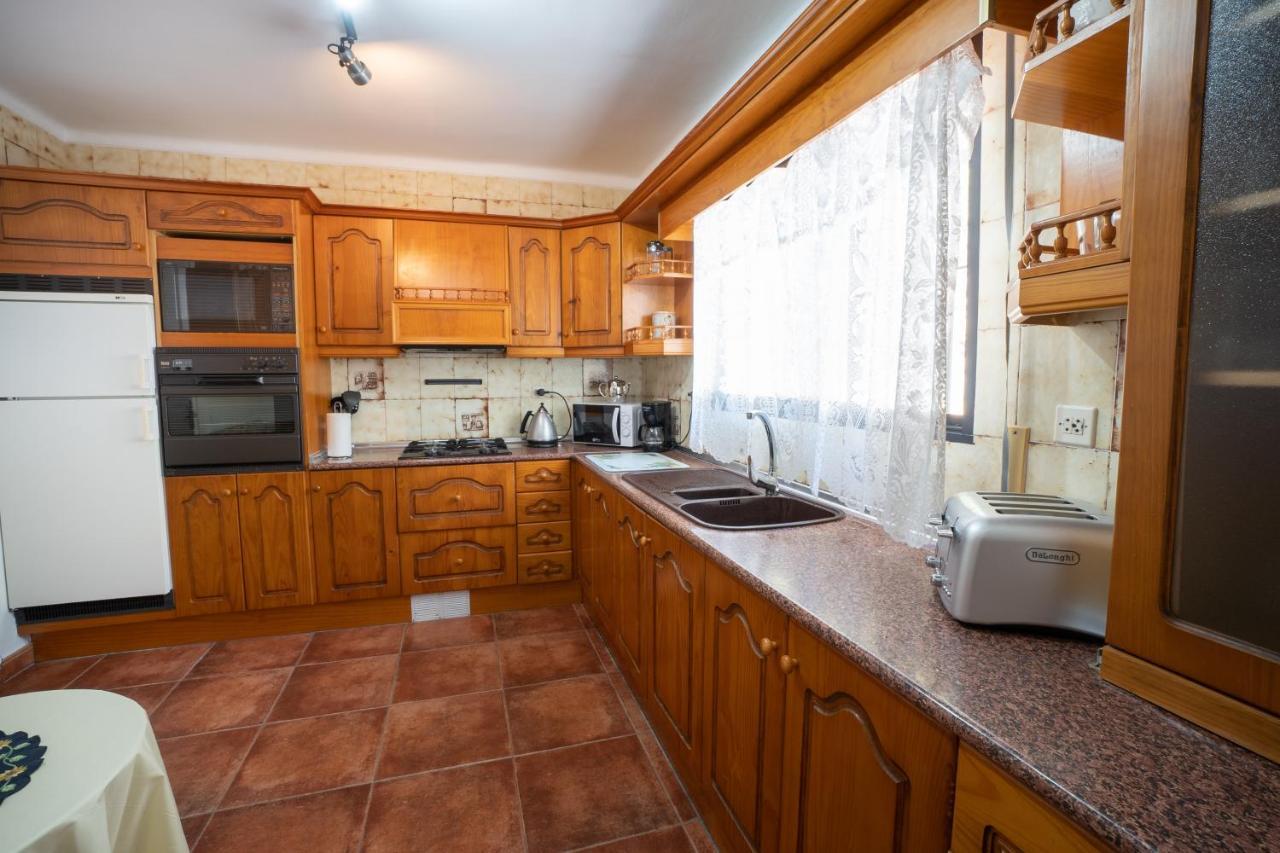 Private Heated Pool, Jacuzzi & 1225m2 Garden In Cipreses *