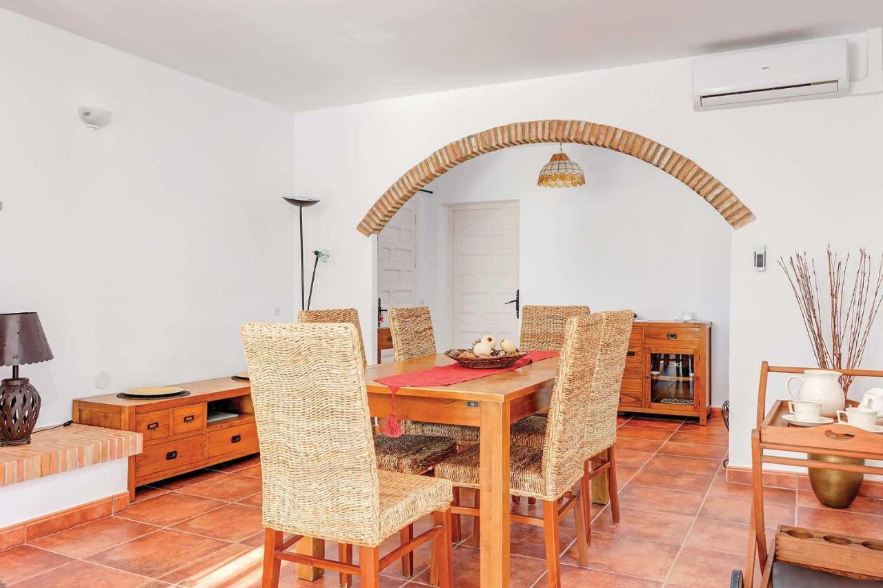 Villa Private Heated Pool, Jacuzzi & 1225m2 Garden In Cipreses *